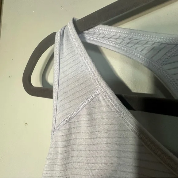 LULULEMON Essential Tank - Picture 4 of 7